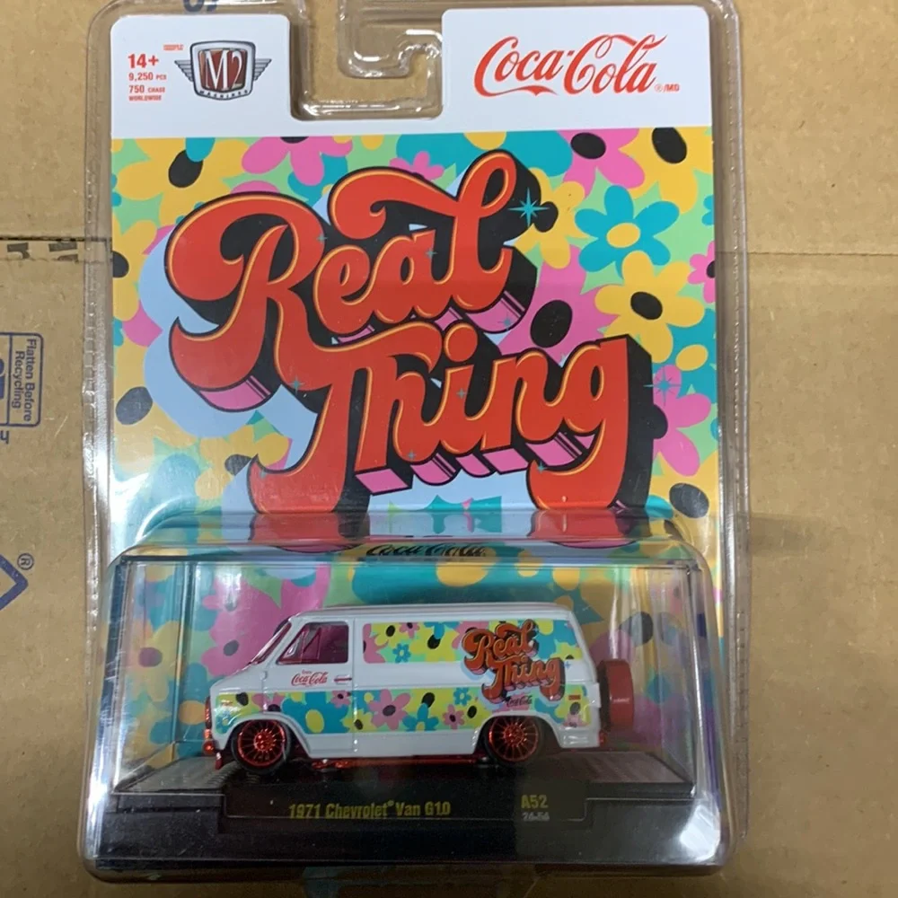 Coca Cola 1971 Chevrolet Van G10 M2 Machines Chase - Picture 3 of 10